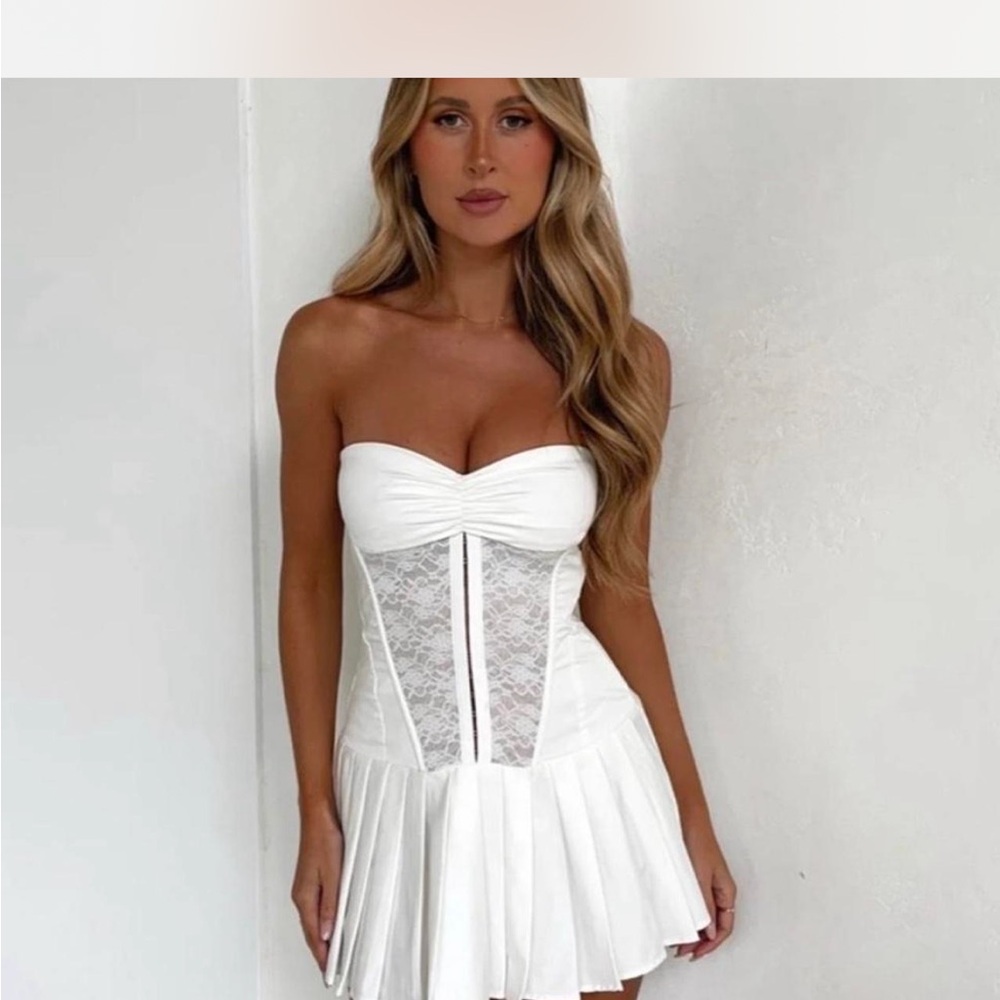 Elegant Strapless White Dress